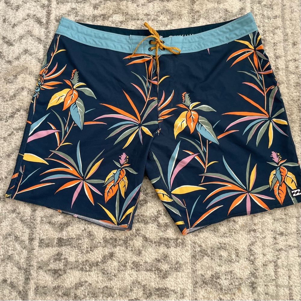 Billabong Sundays Pro Boardshorts Men’s Size 40 Navy‎ Tropical Bird of Paradise